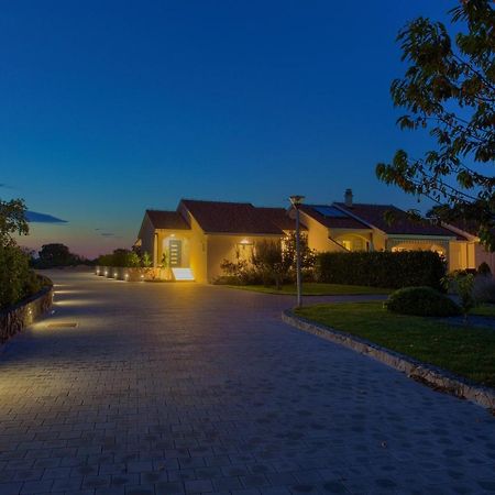 Holiday Home Elegant Vrh  Екстер'єр фото
