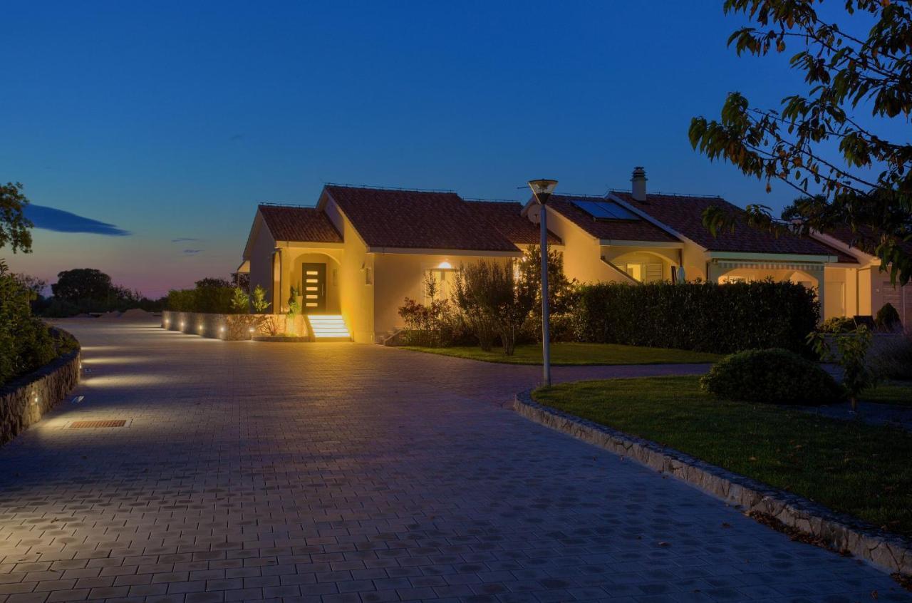Holiday Home Elegant Vrh  Екстер'єр фото